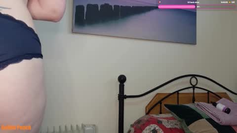 Snapshot of goldie_peach chatting on October 7, 2025, 12:35 pm Goldie online show from October 7, 2025, 12:35 pm