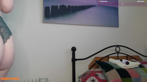 Snapshot of goldie_peach chatting on October 15, 2025, 12:38 pm Goldie online show from October 15, 2025, 12:38 pm