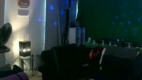 goldyguy011 online show from February 25, 2025, 7:52 am