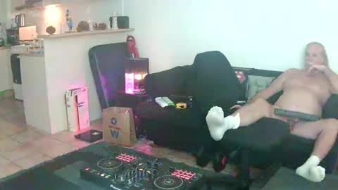 goldyguy011 online show from June 8, 2026, 9:15 pm