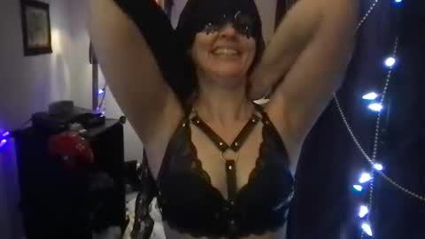 goldynsilvyrempress online show from May 14, 2026, 2:51 am