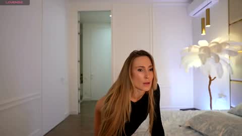gooodgirlhere online show from October 9, 2025, 3:43 pm