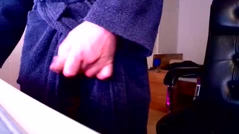 gordos335 online show from April 17, 2026, 3:53 am