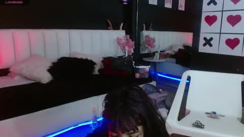 Meredith Alessandra online show from November 4, 2025, 4:33 am