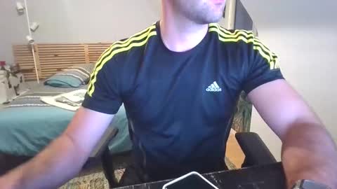 goura2000 online show from April 18, 2026, 7:18 pm