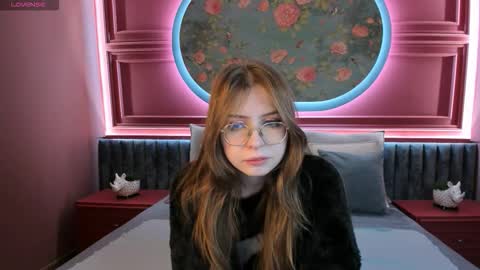Snapshot of grace_blush chatting on October 19, 2025, 6:36 am Grace online show from October 19, 2025, 6:36 am