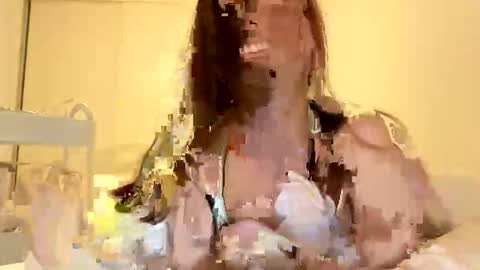 gracemeow online show from November 2, 2025, 1:24 pm