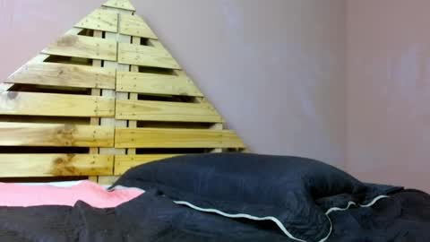 Grace Woe online show from September 22, 2025, 4:25 am