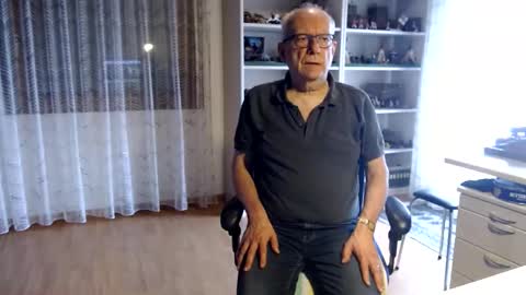 Snapshot of grandpach chatting on February 24, 2025, 12:59 pm grandpach online show from February 24, 2025, 12:59 pm