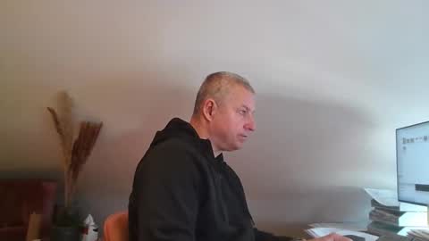 grau197077 online show from March 12, 2026, 10:43 am