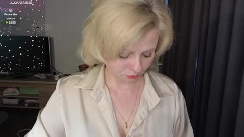 Snapshot of gray_swann chatting on February 5, 2025, 9:36 am Ray online show from February 5, 2025, 9:36 am