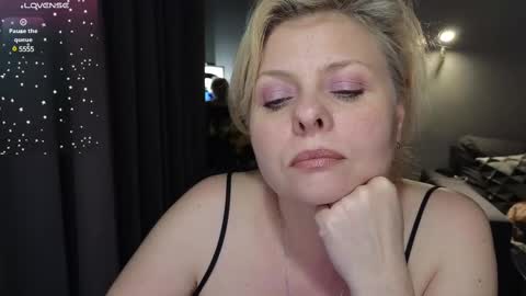 Snapshot of gray_swann chatting on February 20, 2025, 4:36 pm Ray online show from February 20, 2025, 4:36 pm