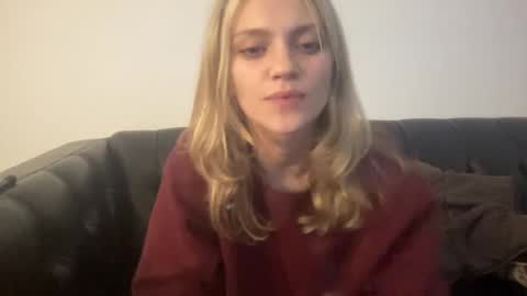 mila 3 online show from December 15, 2024, 6:07 am