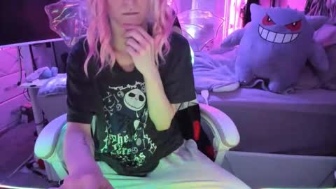 Snapshot of greeneyedlovexo chatting on February 16, 2026, 1:51 pm GreenEyedLovexo online show from February 16, 2026, 1:51 pm