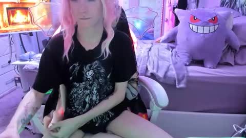 Snapshot of greeneyedlovexo chatting on February 19, 2026, 11:45 pm GreenEyedLovexo online show from February 19, 2026, 11:45 pm