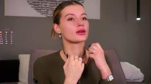 Kelly online show from December 1, 2025, 1:27 pm