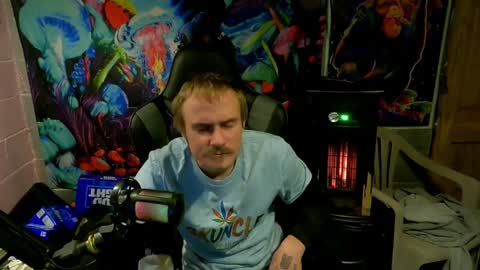 Snapshot of greenlungs8195 chatting on December 29, 2024, 6:35 am Greenlungs8195 online show from December 29, 2024, 6:35 am