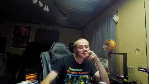 Snapshot of greenlungs8195 chatting on October 11, 2025, 6:34 am Greenlungs8195 online show from October 11, 2025, 6:34 am