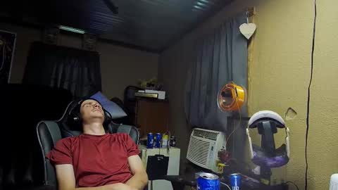 Snapshot of greenlungs8195 chatting on October 18, 2025, 7:03 pm Greenlungs8195 online show from October 18, 2025, 7:03 pm