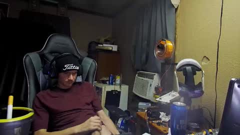 Snapshot of greenlungs8195 chatting on October 21, 2025, 2:51 pm Greenlungs8195 online show from October 21, 2025, 2:51 pm