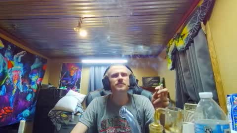 Snapshot of greenlungs8195 chatting on March 2, 2026, 2:36 am Greenlungs8195 online show from March 2, 2026, 2:36 am