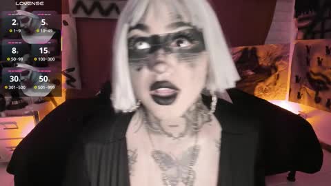   online show from October 31, 2025, 6:20 pm