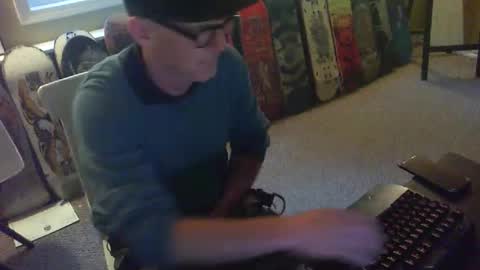 greenrooster1 online show from October 16, 2025, 12:44 am