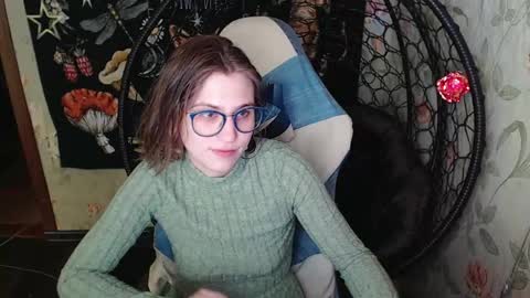Lina online show from May 5, 2026, 11:51 am