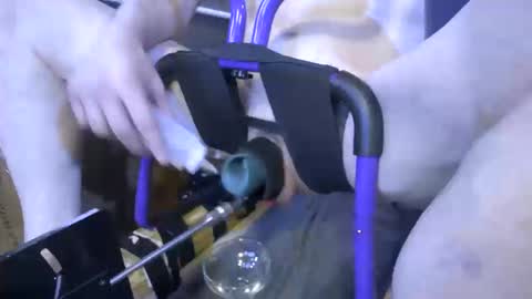 Snapshot of gregbball1 chatting on October 16, 2025, 1:50 am electrogee1 online show from October 16, 2025, 1:50 am