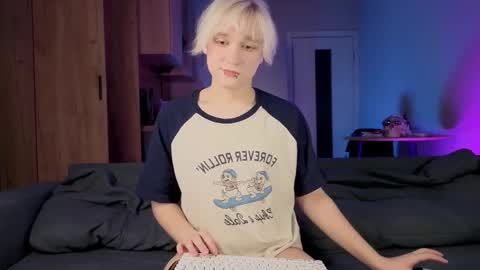 Greg-independent model online show from November 23, 2025, 7:24 pm