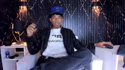 GregorySforza online show from November 3, 2025, 11:44 am