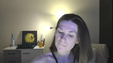 Snapshot of gretamiln chatting on February 7, 2025, 11:24 pm Greta online show from February 7, 2025, 11:24 pm