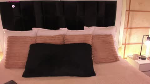 Greta Velvet  online show from April 11, 2026, 7:29 pm