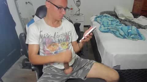 guachin_new online show from December 6, 2024, 5:09 am