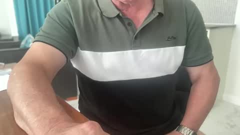 guesswhatigot2 online show from January 4, 2025, 4:12 am