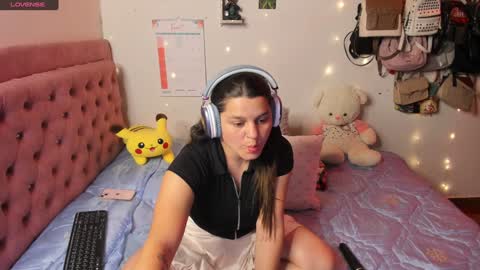 Hello Im Julieta Im 25 years old welcome to my room have fun and be happy. online show from January 21, 2025, 3:48 am