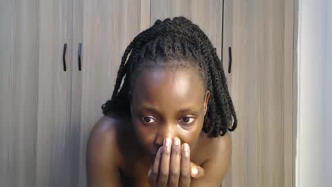 Miss Incredible online show from November 3, 2025, 12:02 am