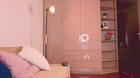 guns_n_buns online show from April 14, 2026, 8:48 pm