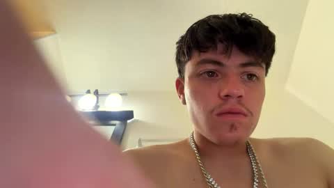 gustavog79 online show from April 18, 2026, 12:03 am