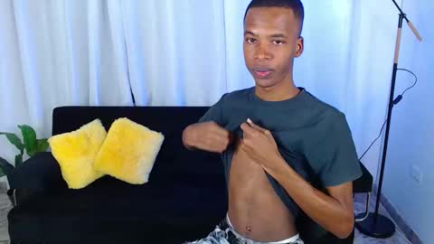 Snapshot of gusy_18 chatting on February 3, 2026, 8:14 pm Gusty online show from February 3, 2026, 8:14 pm