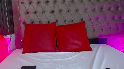 Snapshot of guxplo_ chatting on February 20, 2025, 2:07 am Miss online show from February 20, 2025, 2:07 am