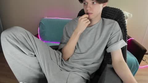 guy_liam1 online show from February 1, 2025, 4:11 pm