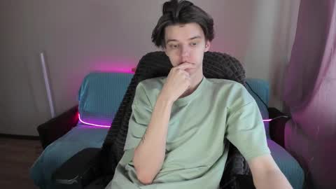 guy_liam1 online show from February 24, 2025, 7:55 am