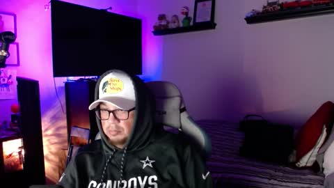 guyinok25 online show from November 10, 2025, 6:18 pm