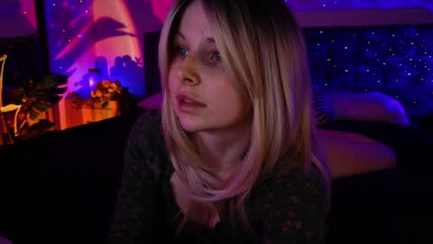 gwenhilton online show from January 22, 2025, 9:02 am