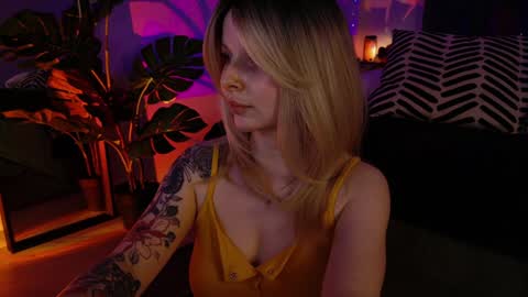 gwenhilton online show from January 25, 2025, 9:04 am