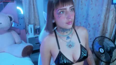 gyal_8_ online show from September 23, 2025, 3:53 am