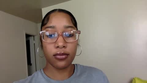 Snapshot of gyalxoxo chatting on October 3, 2025, 4:15 pm gyalxoxo online show from October 3, 2025, 4:15 pm