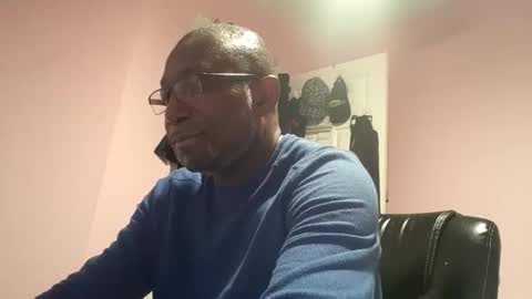 gyesaw1970 online show from November 25, 2025, 5:18 am