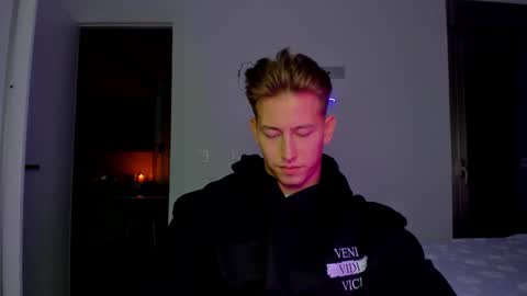 Oliver online show from January 6, 2026, 9:39 pm